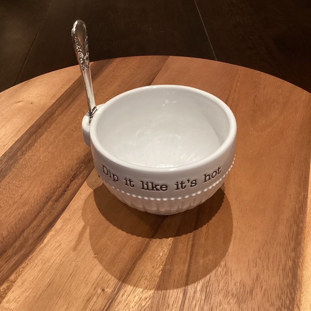 Mud pie “dip it while it’s hot” dip bowl with spreader. EUC